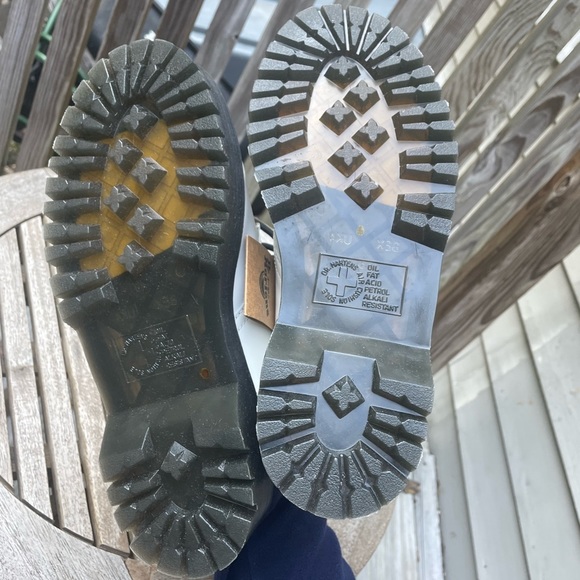 Dr. Martens 1461 Smooth Leather Oxford Shoes in White Size 7 NWT - Picture 16 of 16